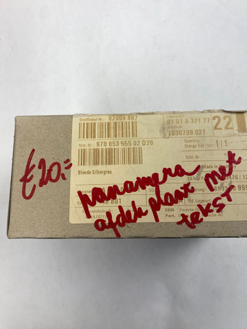 Porsche panamera - afdekplaat met tekst