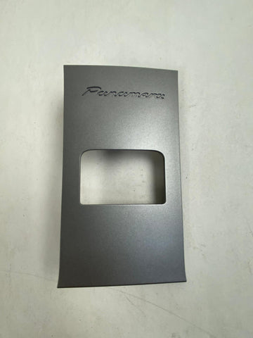 Porsche panamera - afdekplaat met tekst