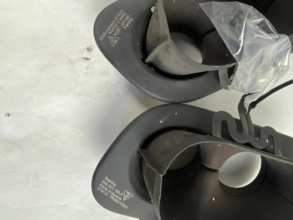 Porsche 992 - uitlaat sierstukken