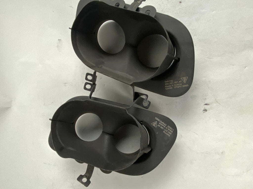 Porsche 992 - uitlaat sierstukken